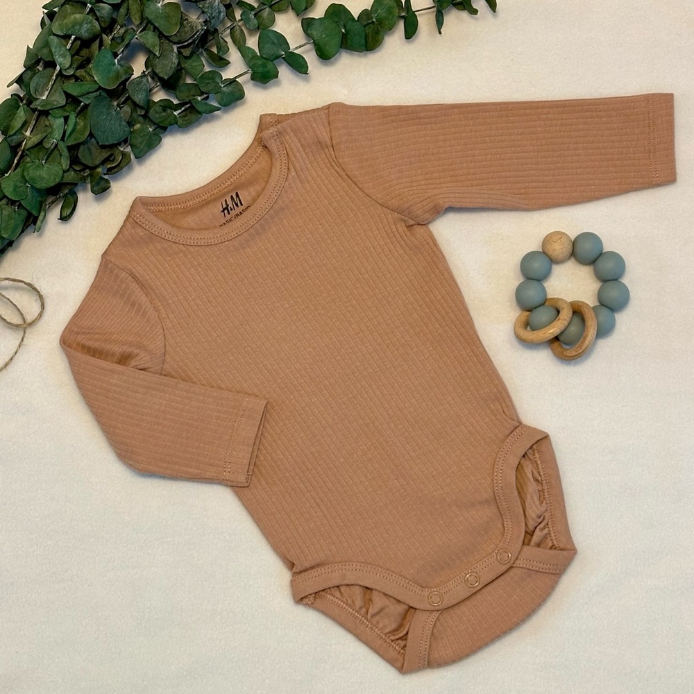 NWOT H&M Organic Cotton Rib Bodysuit & TOPGOMES Silicone Baby Teether